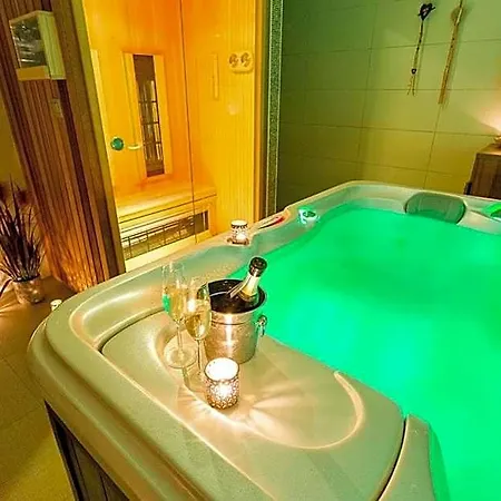 Hotel Aina Boutique 3*