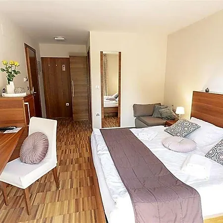 Hotel Aina Boutique 3*
